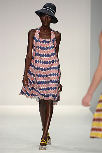 Spring Summer 09 - Catwalk 3