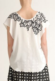 SS12 SNAKE PLACEMENT 3 SEAM TOP - WHITE - Other Image
